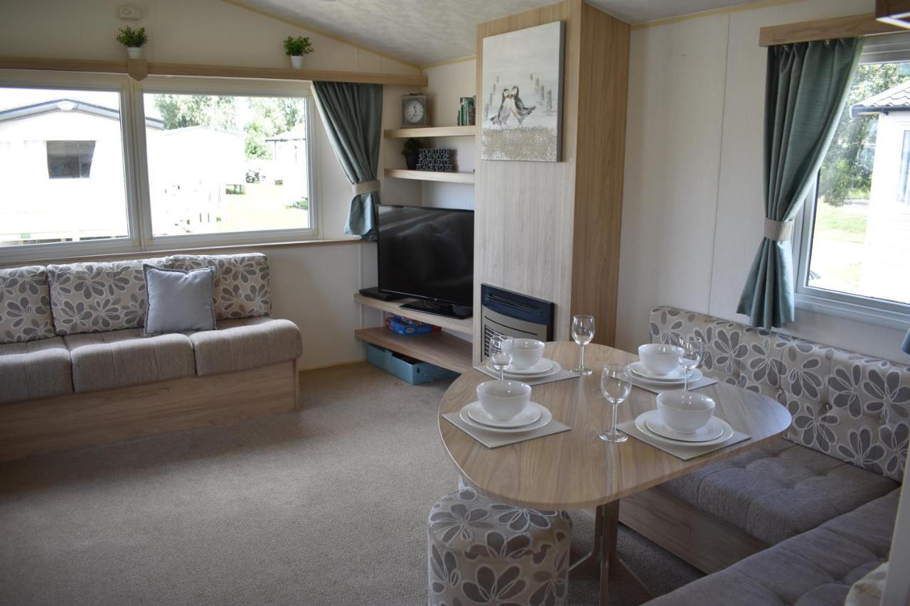 The Salsa Attractive Accomodation At Tattershall Lakes Exterior photo