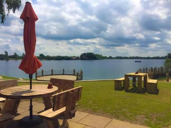 The Salsa Attractive Accomodation At Tattershall Lakes Exterior photo